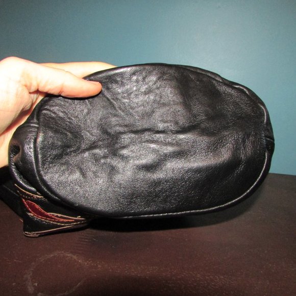 Black leather Bucket bag with flowers - Picture 5 of 5